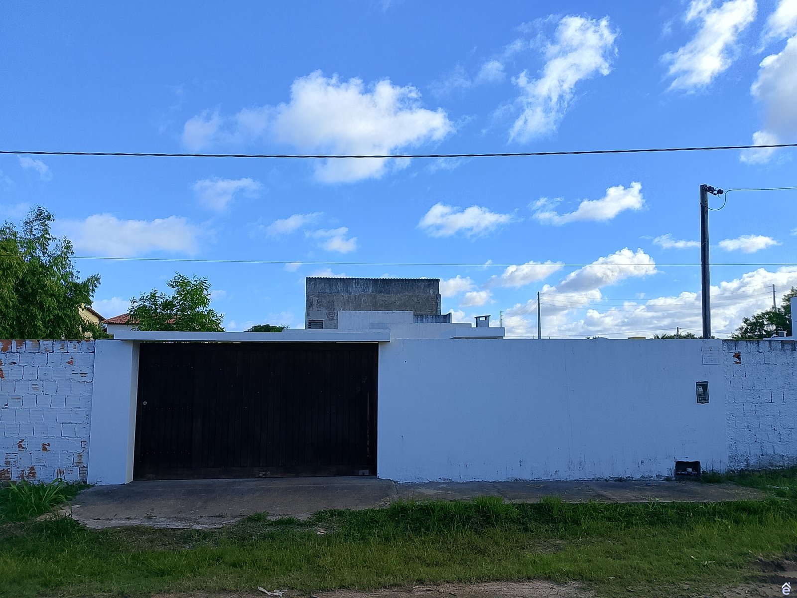 Casa na Berra de São Miguel, com 3 quartos, sendo 3 suítes, sala e cozinha integrada, piscina, churrasqueira. - Foto 2