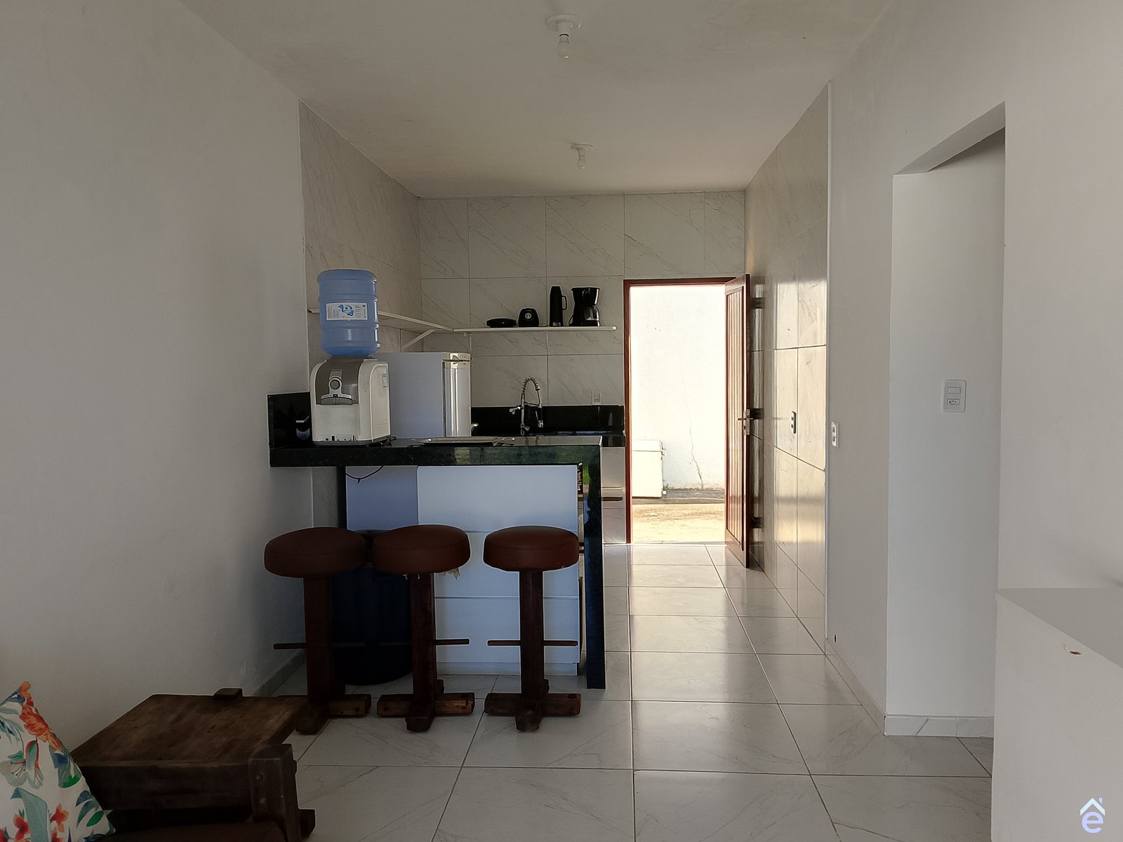 Casa na Berra de São Miguel, com 3 quartos, sendo 3 suítes, sala e cozinha integrada, piscina, churrasqueira. - Foto 3
