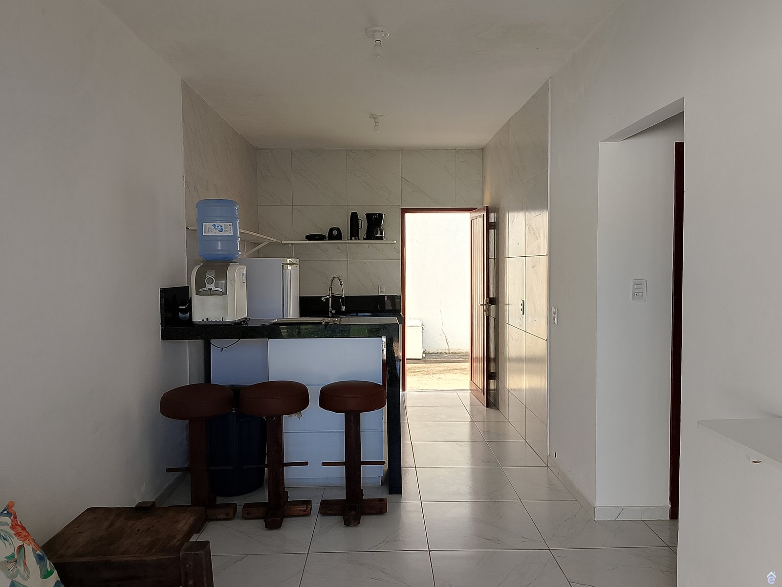 Casa na Berra de São Miguel, com 3 quartos, sendo 3 suítes, sala e cozinha integrada, piscina, churrasqueira. - Foto 4