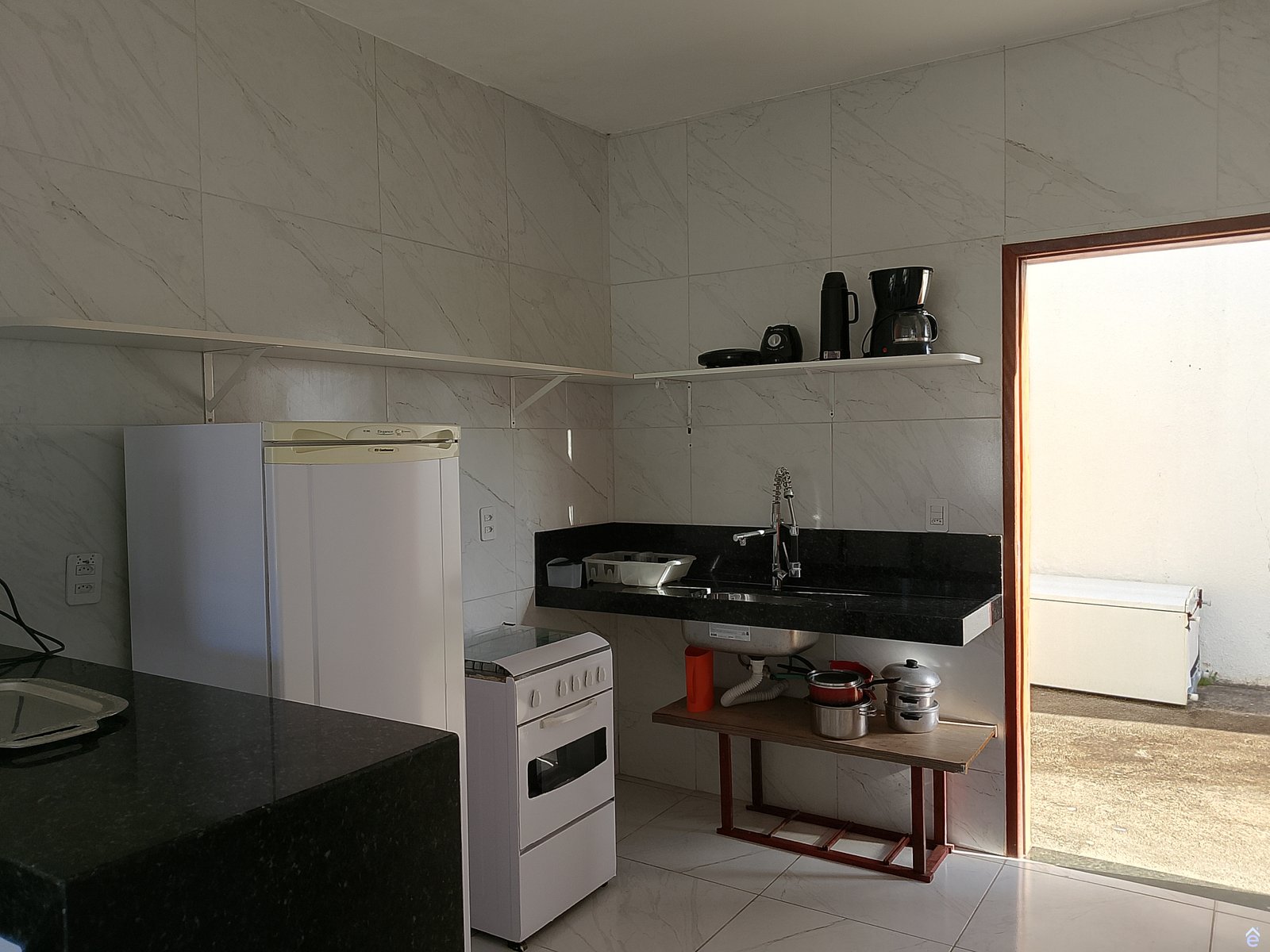 Casa na Berra de São Miguel, com 3 quartos, sendo 3 suítes, sala e cozinha integrada, piscina, churrasqueira. - Foto 5