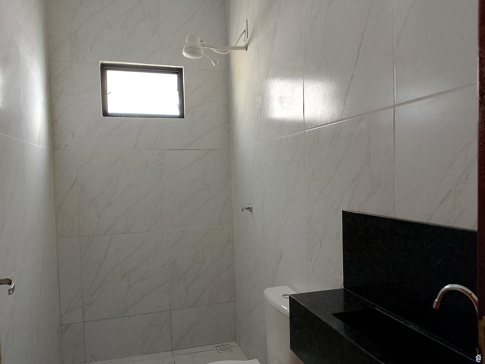 Casa na Berra de São Miguel, com 3 quartos, sendo 3 suítes, sala e cozinha integrada, piscina, churrasqueira. - Foto 11