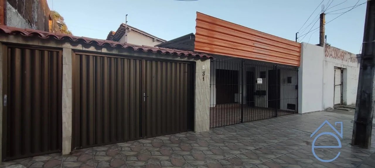 Casa, 3 quartos, 217 m² - Foto 1