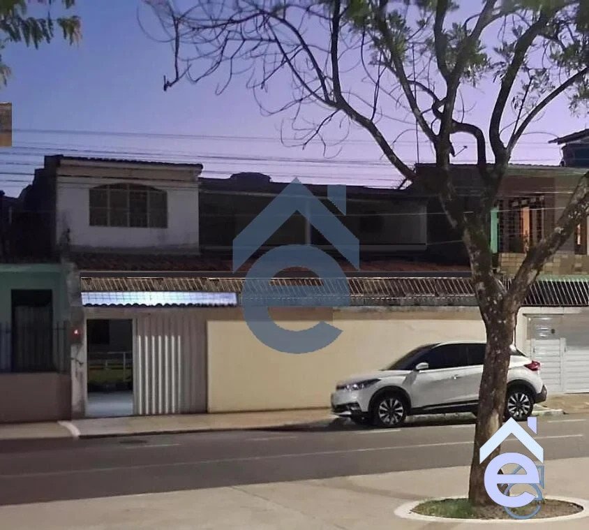 Casa  para locação na Jatiuca, 4/4, 2 salas, 2 vagas, ótimo visibilidade, próx ao Maceió Shopping
