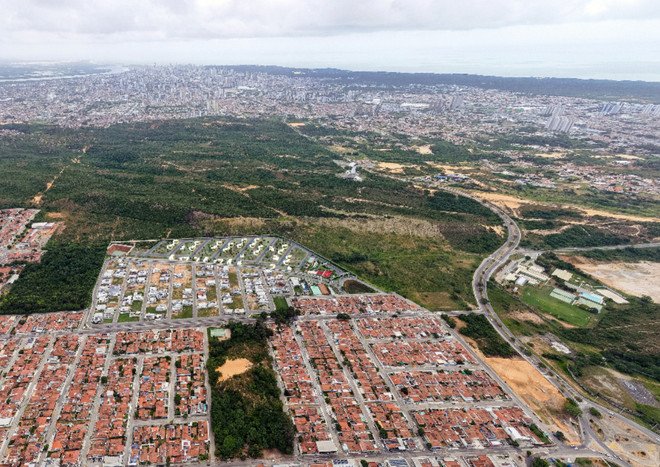 Sunset Boulevard 2 em Pitimbu, condomínio alto padrão com ruas arborizadas, 300m2. - Foto 5